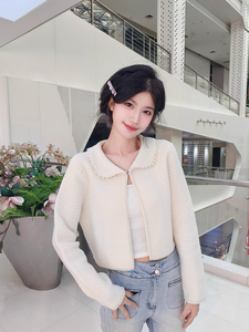 Nuovo <span class=keywords><strong>Cardigan</strong></span> Corto <span class=keywords><strong>Bianco</strong></span> da <span class=keywords><strong>Donna</strong></span> 2026 - Colletto Peter Pan con Perle, Maglia Dolce e Corta - Product Image 3