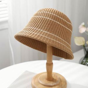 หมวกบักเก็ตถักลายทางเรียบง่ายสำหรับผู้หญิง สวมใส่สบายๆ ป้องกันแสงแดด เหมาะสำหรับฤดูร้อน - Product Image 4