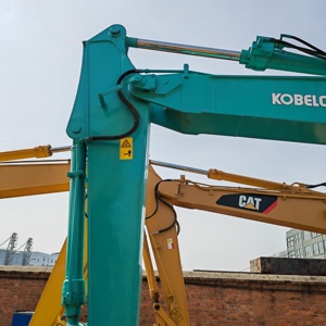 Excavadora Kobelco SK135SR Usada en Buenas Condiciones, Original de Japón, Maquinaria de Construcción Kobelco de Segunda Mano con Cero Colisión Trasera - Product Image 3