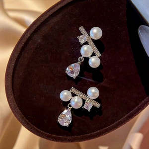 Boucles d'oreilles WENCHI 1592 en perles naturelles en forme de goutte d'eau avec zircon - Accessoire de bijouterie élégant et luxueux - Product Image 1