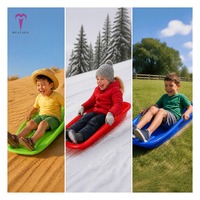 Luge Classique pour Enfants en Plastique Légère Écologique Certifiée CE 4 Couleurs Poignées Corde de Tirage 120kg Robuste en PEHD Hiver
