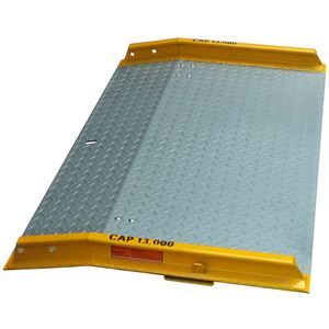 Plateforme de quai en aluminium légère équipée d'un dispositif de connexion pour chariot élévateur. Utilisée pour le chargement et le déchargement au quai. - Product Image 4
