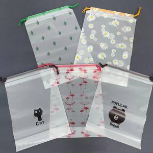 Sac à cordon en forme d'ours en peluche givré au design simple, avec emballage anti-poussière, sac de rangement transparent, sac de voyage pour chaussures - Product Image 3