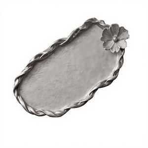 Plateau de service ovale en métal argenté avec bord en corde et accent floral, vaisselle de luxe pour la maison et le salon, vente en gros - Product Image 1