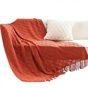 Manta de punto con diseño de diamantes rojos y borlas, suave y acogedora, decorativa para cama, sofá, sala de estar, modelo D0100H5UUN2 - Product Image 1