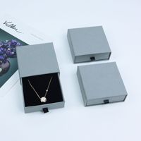 Boîte à bijoux en carton populaire, directement de l'usine, avec tiroir préfabriqué, gaufrage, matériaux recyclés, couleur personnalisée pour collier et bracelet
