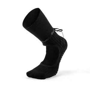 Chaussettes en coton antibactériennes antidérapantes absorbant la transpiration pour le yoga et le Pilates, avec détail ruban et empeigne exposée - Product Image 5