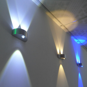 Lampe <span class=keywords><strong>murale</strong></span> à LED semi-circulaire 3W Hagood en aluminium pour chambre à coucher, chevet et couloir. - Product Image 3