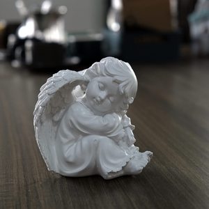 Cherubini abbracciano piccolo angelo-a destra in resina da giardino statuetta adorabile angelo scultura statua commemorativa per decorazioni interne per la casa - Product Image 3