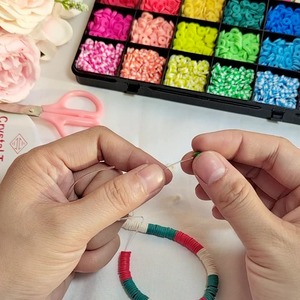 ชุดลูกปัดพลาสติก DIY สำหรับทำเครื่องประดับ ลูกปัดดินโพลิเมอร์หลากสีสัน เป็นมิตรกับสิ่งแวดล้อม สำหรับทำสร้อยข้อมือ สร้อยคอ และงานฝีมือ - Product Image 3