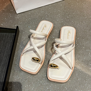Pantoufles en daim doux haut de gamme, adaptées à une utilisation intérieure et extérieure, confort hivernal, pantoufles en fourrure pour femmes avec fonction antidérapante - Product Image 1
