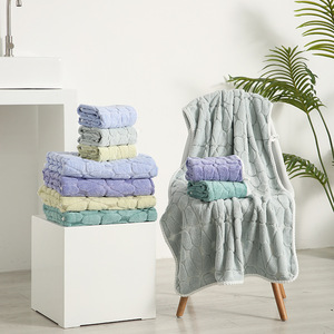 Ensemble de serviettes de bain en microfibre corail 35x75cm 70x140cm, motif floral, doux pour la peau, usage domestique - Product Image 1