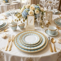Assiettes à dîner en porcelaine rayées géométriques bleu clair, vaisselle de table pour hôtel, restaurant, mariage, bordure dorée, vaisselle en céramique