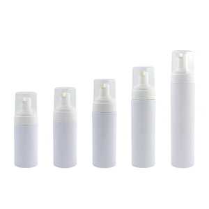 <span class=keywords><strong>OUAI</strong></span> Shampooing Moussant Sans Rinçage pour Cheveux Bouclés Effet Vague de Plage, Démêlant et Conditionnant, à l'Extrait de Chou Frisé et de Carotte, Sans Parabène, Phtalate, Sulfate, Flacon Pompe PET - Product Image 3