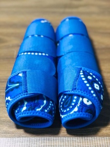Bottes de protection pour chevaux TOUGH TACK à motifs, en néoprène, pour le sport équestre - Product Image 1