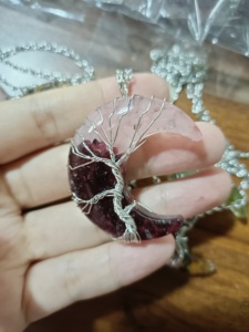 สร้อยคอจี้เรซิ่นรูปพระจันทร์เสี้ยวพันลวดทำมือ สร้อยคอจี้หินคริสตัลธรรมชาติบำบัดจักระ - Product Image 3