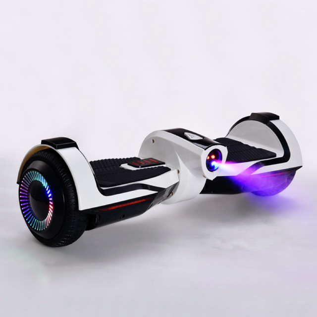 Amazonn Hot Selling Kids Indoor and Outdoor Light Spray Balance Scooter No Pedal Quiet Wheels Bike E-scooter