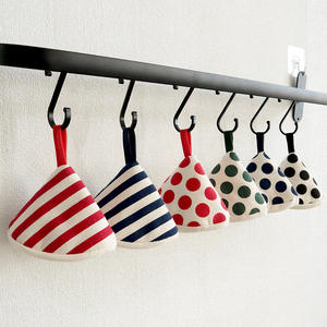 غطاء وعاء مثلث الشكل عازل للحرارة من القطن بتصميم ياباني منقط آمن للاستخدام في الفرن والميكروويف - Product Image 3