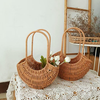 Panier de rangement mural ou sur pied en rotin tressé en plastique fait main avec longues poignées pour fleurs