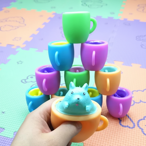 ของเล่นบีบคลายเครียดรูปสุนัข/กระรอก คุณภาพสูง แปลกใหม่ ตลก แก้เบื่อ บีบแล้วแตก ของเล่นบีบอัดคลายเครียด - Product Image 1