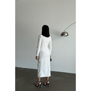 Robe de travail blanche avec détail broche, style enveloppant élégant - Product Image 1