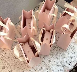 Bolsas de Regalo de Papel Rosa con Logotipo Personalizado de Lujo, Estampado en Oro - Product Image 3