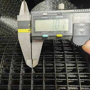 Rouleau de grillage soudé en PVC noir avec fil de 1 mm, 1,5 mm et mailles carrées de 1 pouce pour cage - Product Image 3