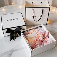Boîte cadeau de luxe personnalisée en matériaux recyclés avec couvercle et base transparents, doublure en éponge, ruban et fenêtre transparente pour collier et bague