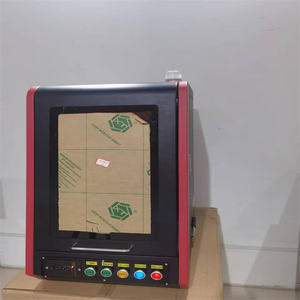 Nueva Máquina de Marcado Láser de Fibra Cerrada Pequeña Negra y Roja de 20W/30W/50W, Compatible con Formatos DXF/BMP/AI para Marcado de Plástico y Metal - Product Image 1