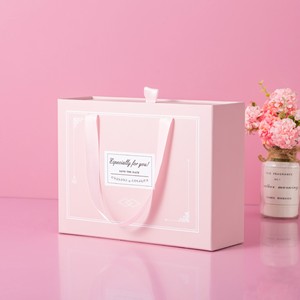 2024 Hot Selling Ins Fashion Gradient Simple Reusable Cardboard Portable Large Gift Box