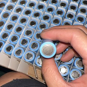 Jp30 JP40 Lithium-Batterie <span class=keywords><strong>18650</strong></span> Original Güteklasse A 36A 56A 140A 12C 18C 47C 5mΩ 3,6V 3000mAh <span class=keywords><strong>18650</strong></span> <span class=keywords><strong>Li</strong></span>-<span class=keywords><strong>Ion</strong></span> Akkuzelle 3,7V JP30 - Product Image 4