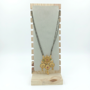 Divyoro Exquisito Collar Mangalsutra de Cobre Chapado en Oro para Mujer, Conjunto Étnico con Piedras AD y Diseño Floral para Compromiso y Boda - Product Image 1