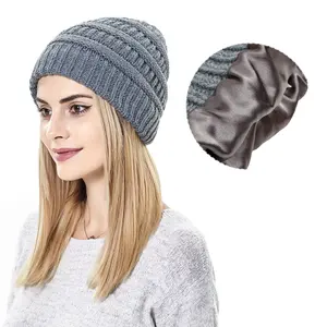 Gorro de invierno de Cachemira 2023 con forro de seda grueso a prueba de viento protege el cabello Unisex hombres mujeres venta al por mayor gorro forrado de satén de punto de lana