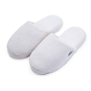 Pantuflas Desechables Cerradas con Logotipo Personalizado, Suministros Ecológicos para Hoteles Fabricados por Expertos en Amenidades Hoteleras - Product Image 1