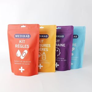 Pochette à fermeture éclair en aluminium mat imprimée sur mesure avec trou de suspension pour trousse de premiers secours - Product Image 2