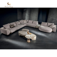 Canapé modulable de designer incurvé, rembourré et à assise profonde, personnalisé pour hall d'hôtel, penthouse et mobilier de resort