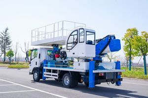 Plateforme élévatrice à flèche télescopique 1SUZU de 12 mètres pour le levage de personnes et de marchandises en hauteur - Product Image 3