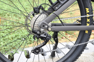 27,5 pulgadas 1000W Motor <span class=keywords><strong>Central</strong></span> <span class=keywords><strong>bicicleta</strong></span> de montaña eléctrica 48V 15Ah batería Marco de aleación de aluminio <span class=keywords><strong>bicicleta</strong></span> eléctrica - Product Image 5