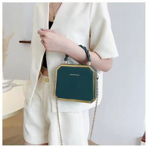 Sac à main élégant pour banquet, style européen, idéal pour une soirée ou une fête - Product Image 5