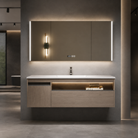 Kabinet Cermin LED Tiga Pintu Stainless Steel untuk Kamar Mandi dengan Jam Digital, Penghilang Embun, dan Finishing Kayu Oak, Dilengkapi Wastafel