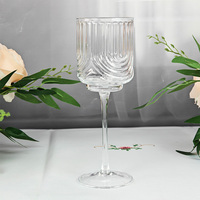 Ensemble de 4 gobelets à vin en verre cristal soufflé à la main, personnalisés, décoratifs pour mariage, style vintage, embossés, lavables au lave-vaisselle