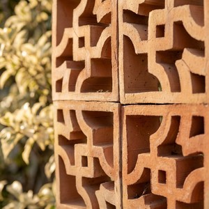 Pannello Decorativo da Parete Sirocco in Terracotta con Design Geometrico Quadrato - Product Image 6