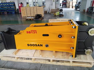 Casse-roche hydraulique SOOSAN SB131 de type boîte avec fonctionnalités standard, comprend des burins, des flexibles, un cylindre à azote et un kit de charge de gaz. - Product Image 6