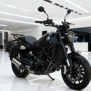 Moto rétro vintage d'occasion Benelli pour le voyage et le sport – Moto élégante et stylée 500, style luxueux, design raffiné - Product Image 1