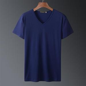 T-shirt homme personnalisé à col en V, manches courtes, uni, avec impression de logo – Prix abordable - Product Image 1