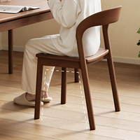 Chaise de salle à manger nordique moderne minimaliste en bois massif avec siège en cuir et dossier, design portable pour la maison, le bureau et l'hôtel