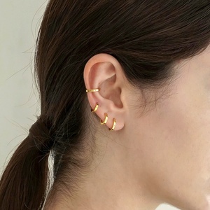 Orecchini a Cerchio Micro in Rame Placcato Oro per Donne, Design Geometrico per Serate e Feste - Product Image 2