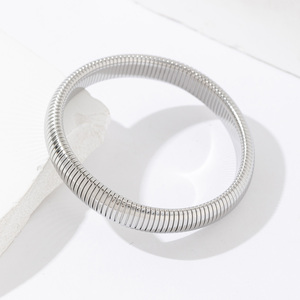 Bracciale in Acciaio Inossidabile Placcato Oro Stile Grandioso con Catena a Molla, Nuovo Design, Accessori Moda Donna, Gioielli Regalo all'Ingrosso - Product Image 4