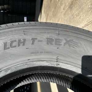 Neumáticos al por mayor para camiones 11R22.5 11R24.5, patrón de dirección TBR, neumático radial para todo tipo de clima para autobuses y camiones - Product Image 6