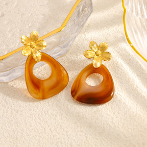 Pendientes Geométricos con Baño de Oro de 18k, Acero Inoxidable, Triangulares, Huecos, Estilo Retro - Product Image 4